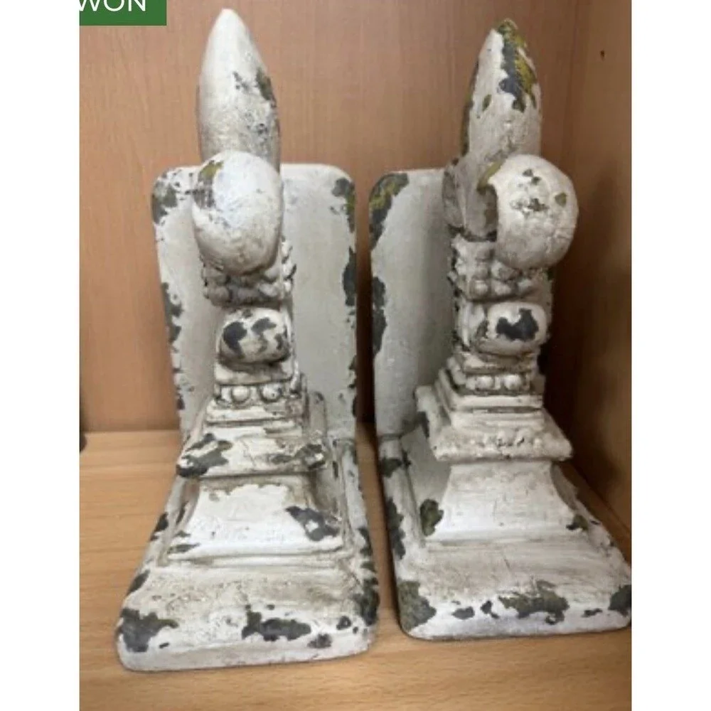 Grayson Lane Distressed White Fleur De Lis Polyresin Bookends Antique Style